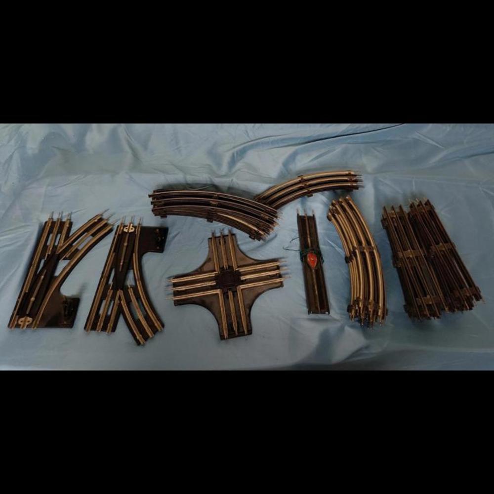 No. 020 crossing Made In USA Lionel Corp 30 pieces good shape track